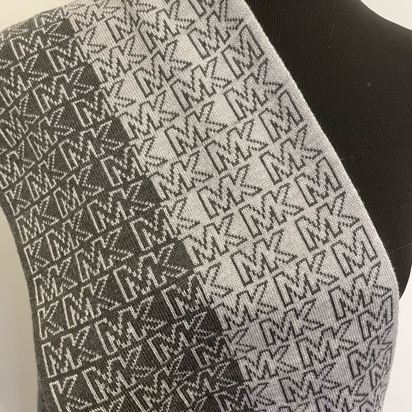 Michael Kors MK Logo Gray Two Tone Print Scarf - Picture 1 of 5
